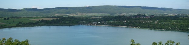 Le lac Chalain, Marigny et la côte de l'Heute à l'arrière plan